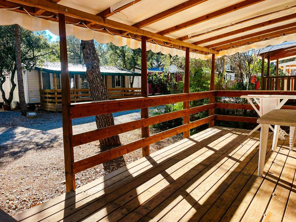 3 Bedroom Chalets Camping Lei Suves - Joycasa Roquebrune-sur Argens Exteriör bild