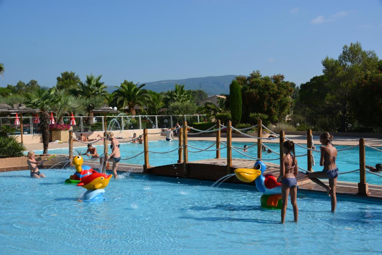 3 Bedroom Chalets Camping Lei Suves - Joycasa Roquebrune-sur Argens Exteriör bild