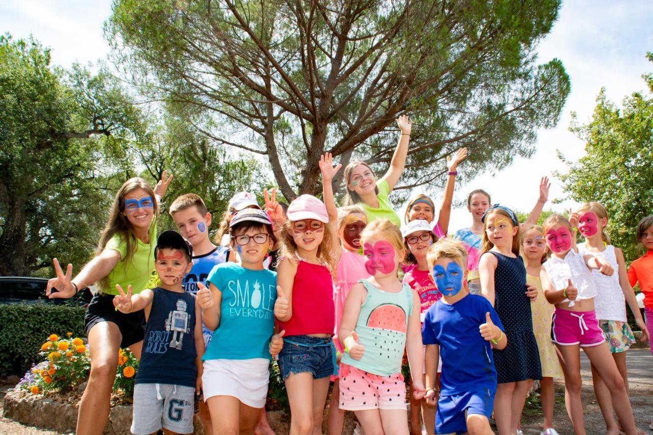 3 Bedroom Chalets Camping Lei Suves - Joycasa Roquebrune-sur Argens Exteriör bild
