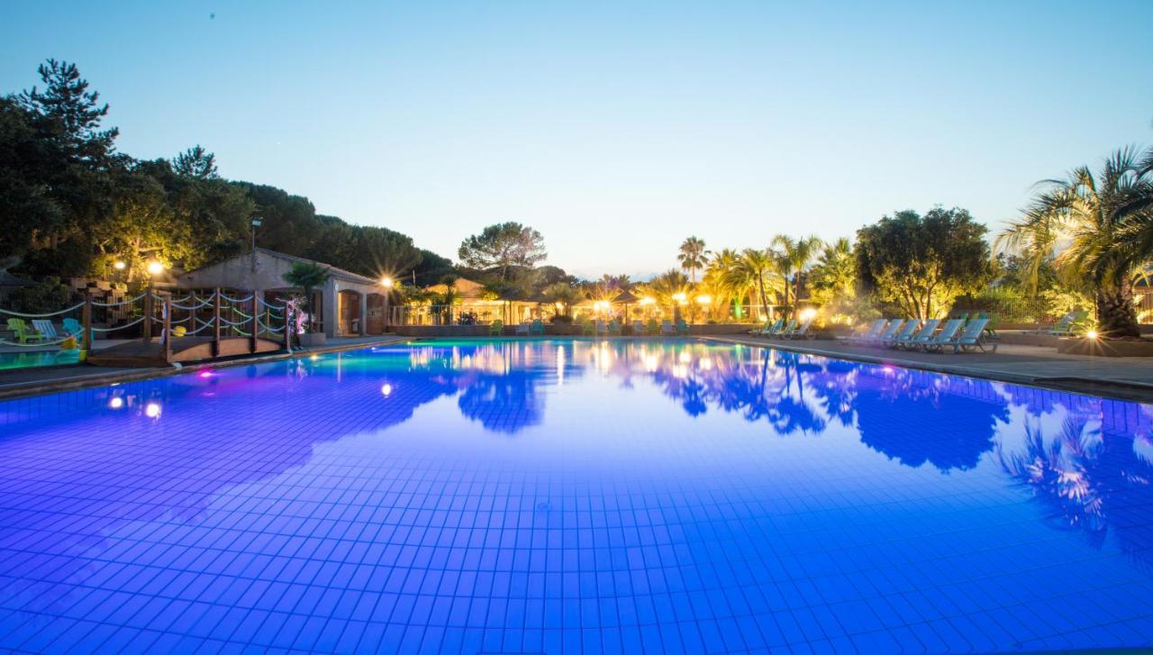 3 Bedroom Chalets Camping Lei Suves - Joycasa Roquebrune-sur Argens Exteriör bild