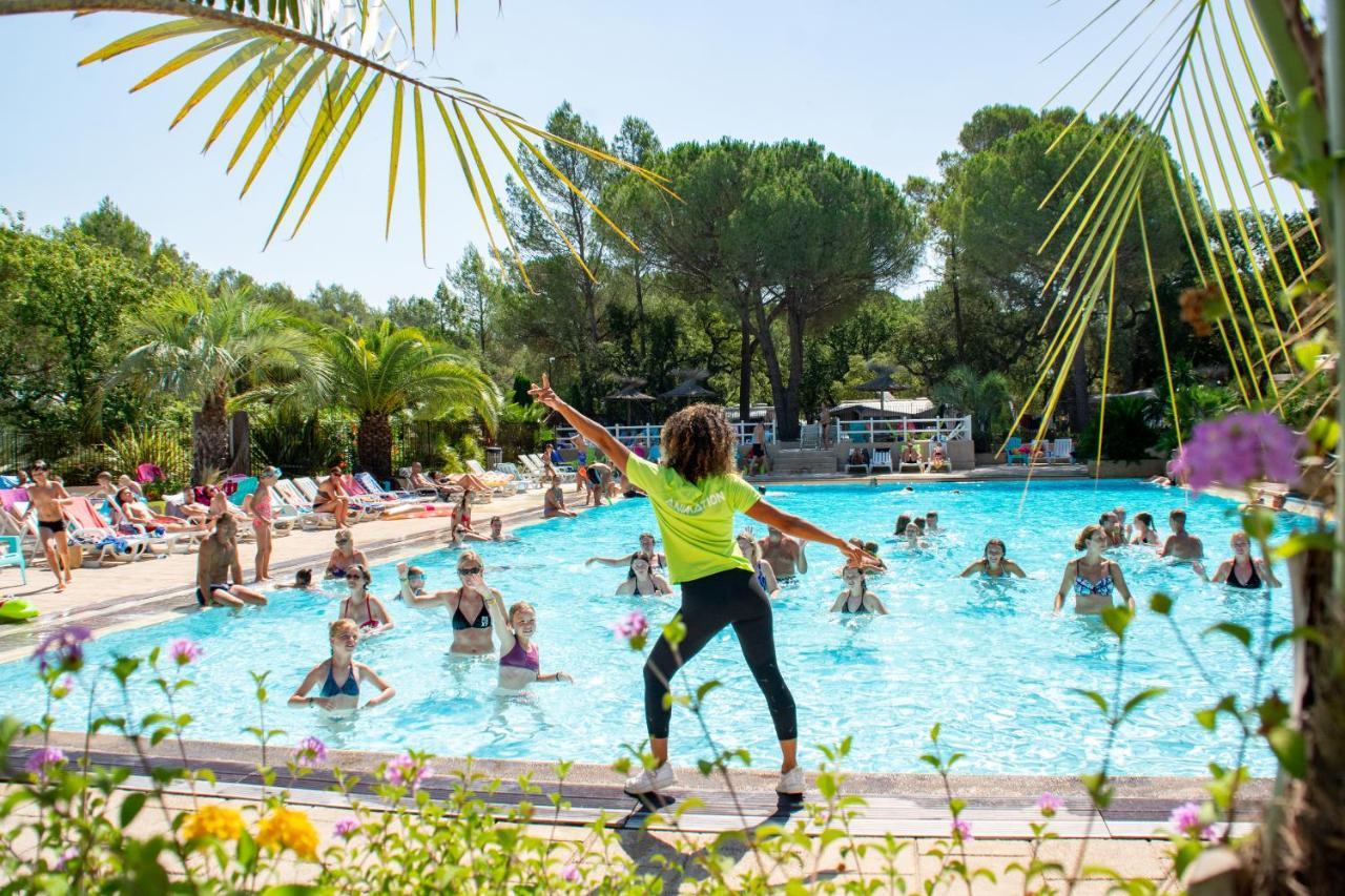3 Bedroom Chalets Camping Lei Suves - Joycasa Roquebrune-sur Argens Exteriör bild