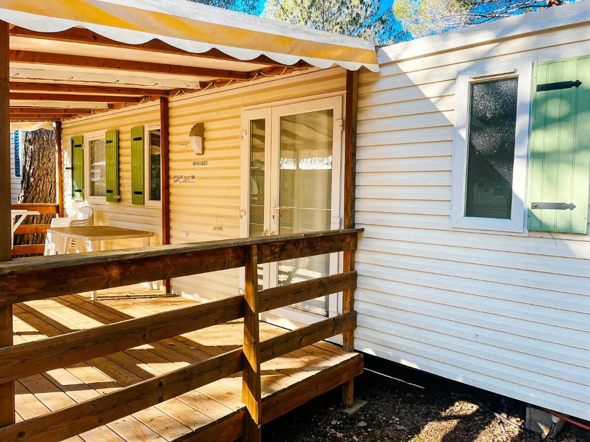 3 Bedroom Chalets Camping Lei Suves - Joycasa Roquebrune-sur Argens Exteriör bild