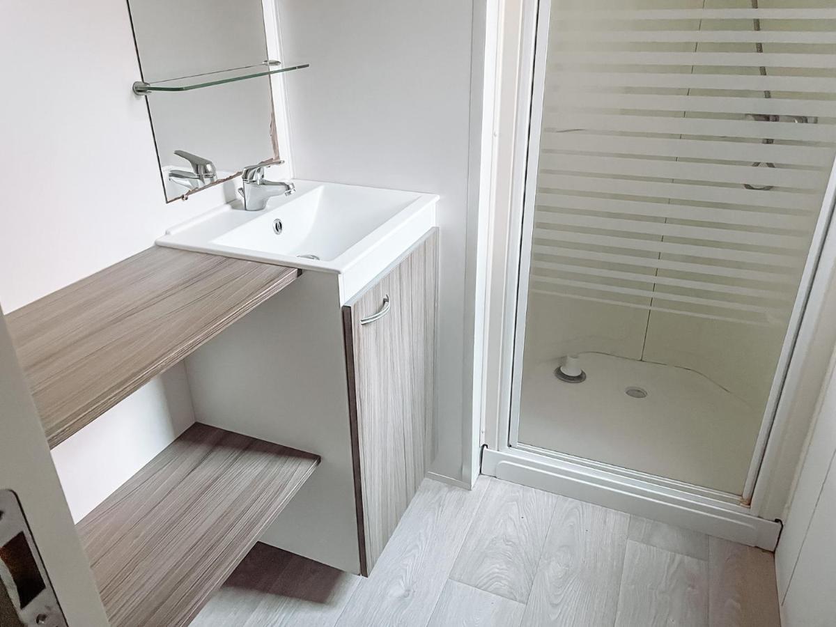 3 Bedroom Chalets Camping Lei Suves - Joycasa Roquebrune-sur Argens Exteriör bild