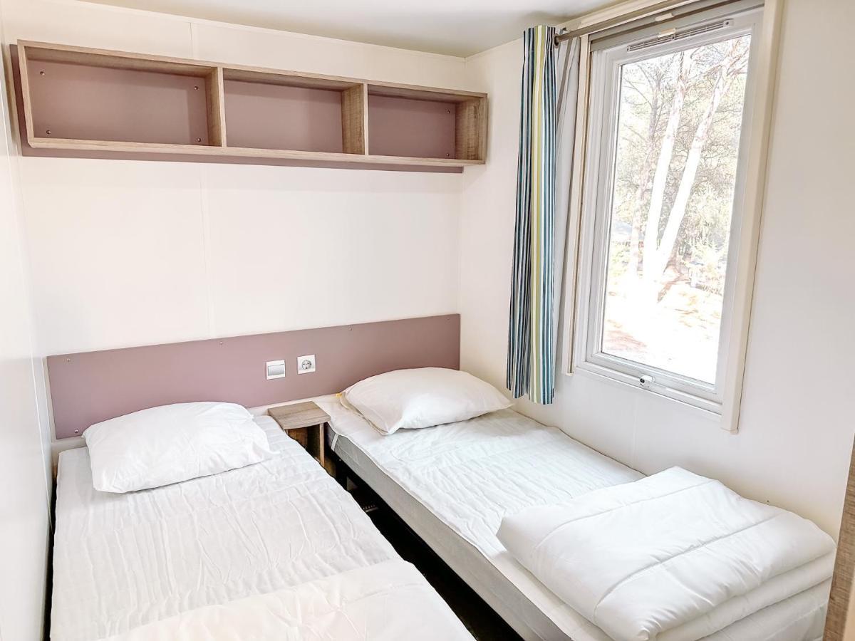 3 Bedroom Chalets Camping Lei Suves - Joycasa Roquebrune-sur Argens Exteriör bild