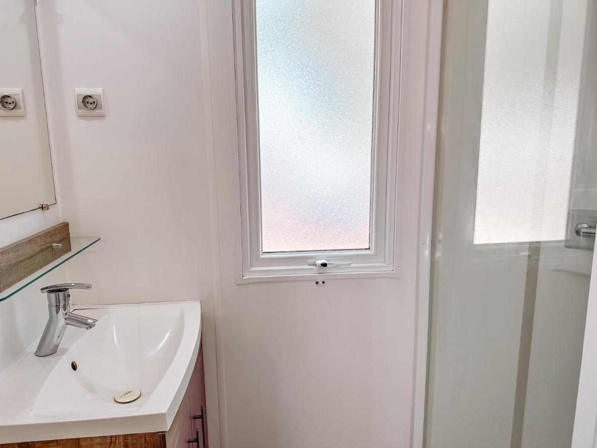 3 Bedroom Chalets Camping Lei Suves - Joycasa Roquebrune-sur Argens Exteriör bild