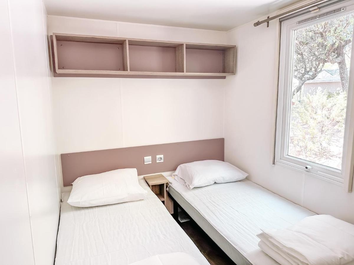 3 Bedroom Chalets Camping Lei Suves - Joycasa Roquebrune-sur Argens Exteriör bild