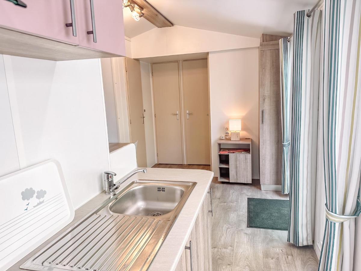 3 Bedroom Chalets Camping Lei Suves - Joycasa Roquebrune-sur Argens Exteriör bild