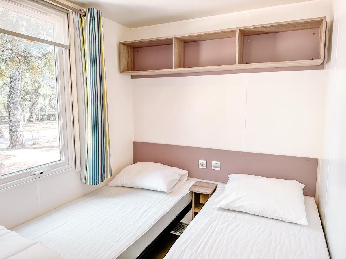 3 Bedroom Chalets Camping Lei Suves - Joycasa Roquebrune-sur Argens Exteriör bild