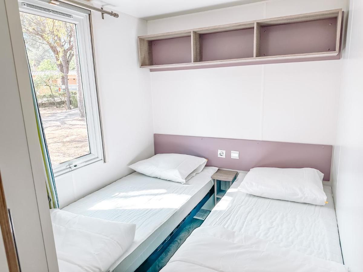 3 Bedroom Chalets Camping Lei Suves - Joycasa Roquebrune-sur Argens Exteriör bild