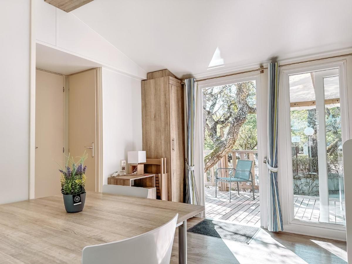3 Bedroom Chalets Camping Lei Suves - Joycasa Roquebrune-sur Argens Exteriör bild