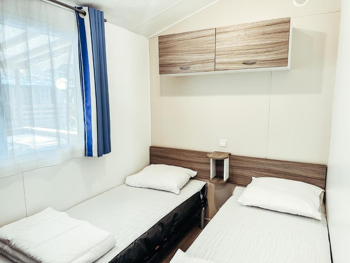 3 Bedroom Chalets Camping Lei Suves - Joycasa Roquebrune-sur Argens Exteriör bild