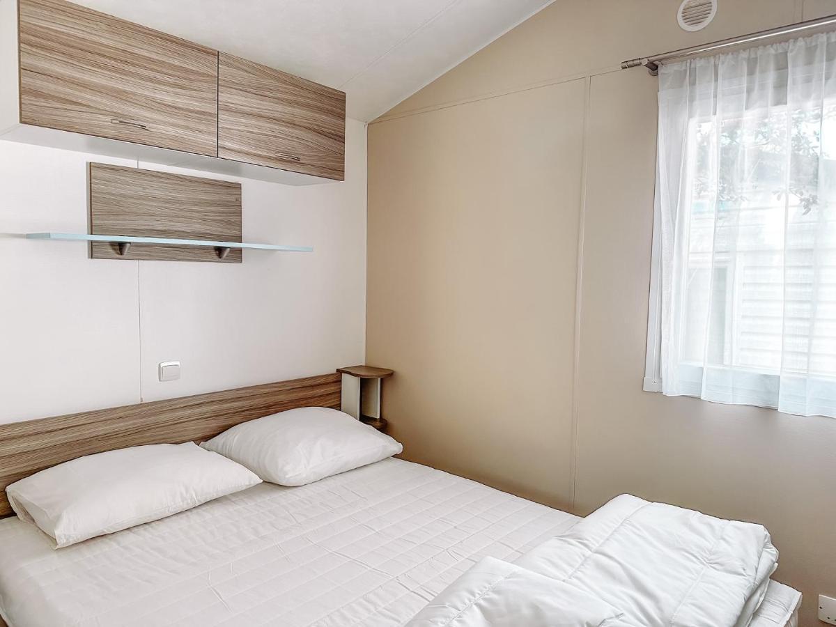 3 Bedroom Chalets Camping Lei Suves - Joycasa Roquebrune-sur Argens Exteriör bild